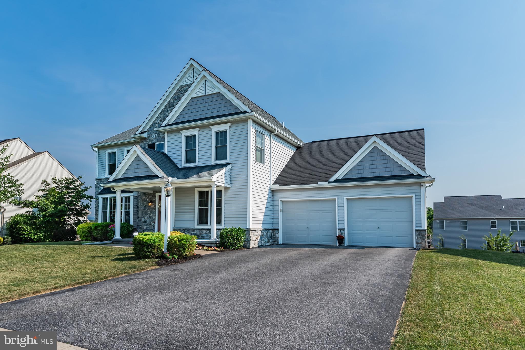 332 Goldfinch Ln