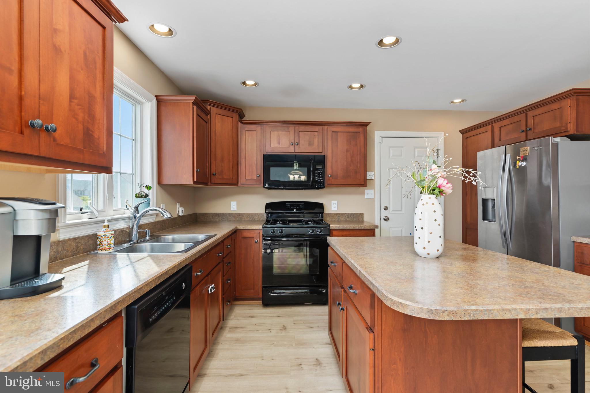 332 Goldfinch Ln