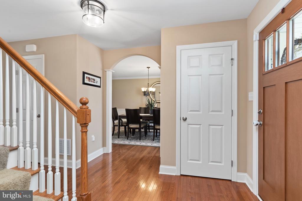 332 Goldfinch Ln