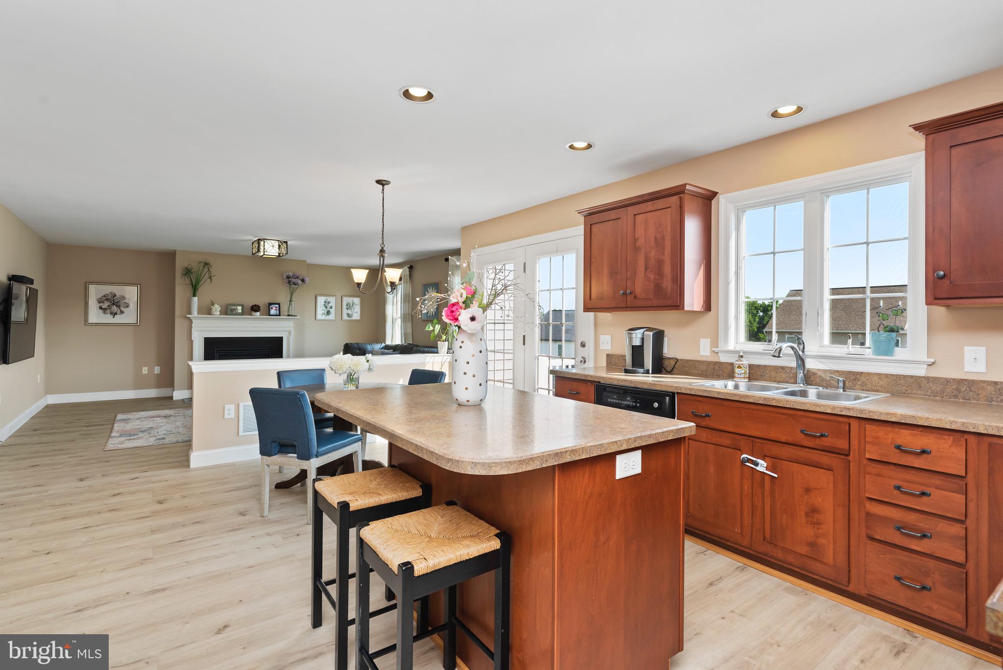 332 Goldfinch Ln