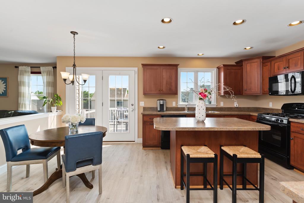 332 Goldfinch Ln