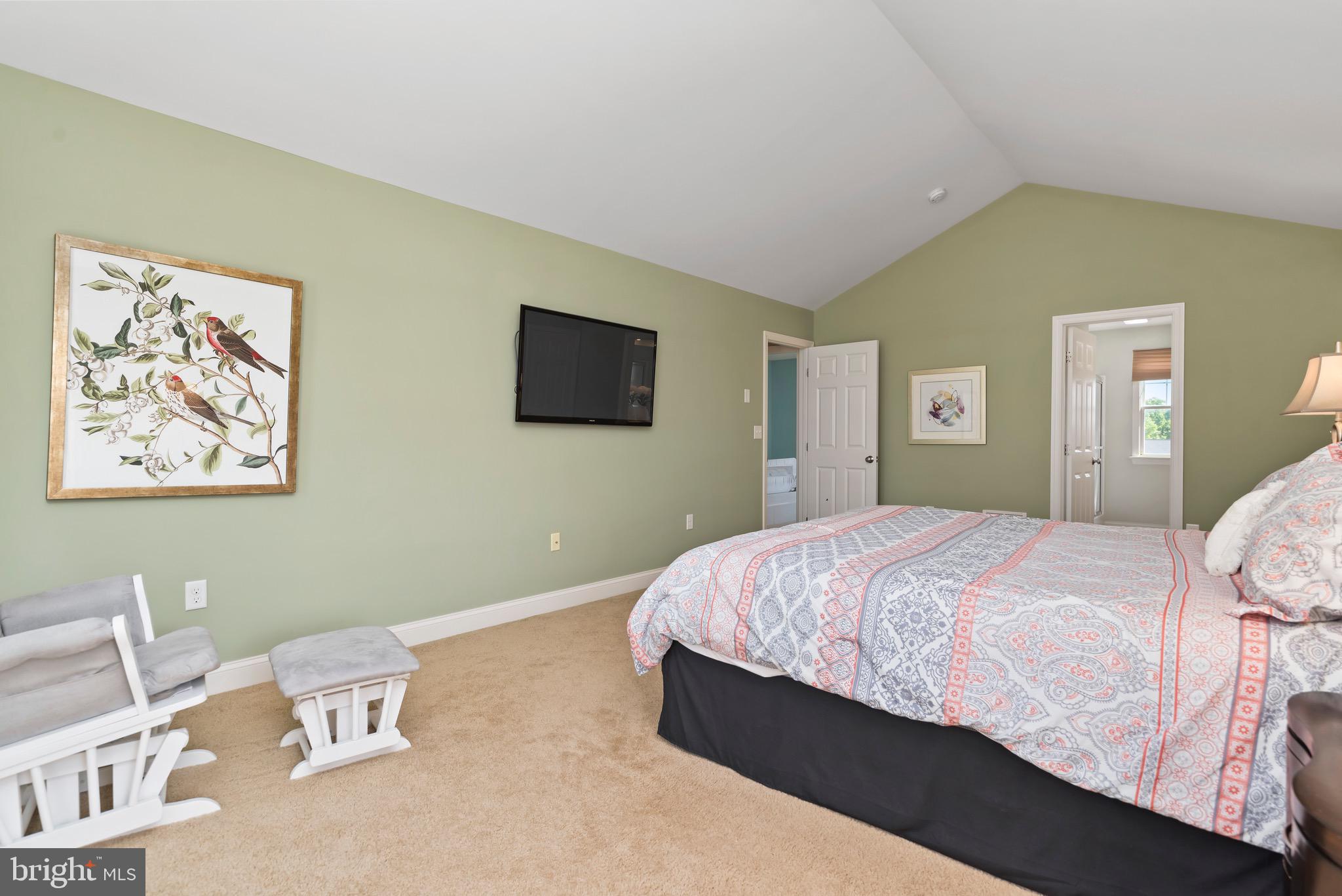 332 Goldfinch Ln