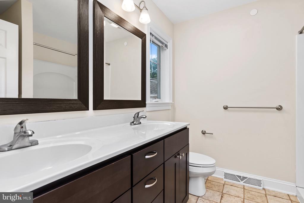 106 High Pointe Dr
