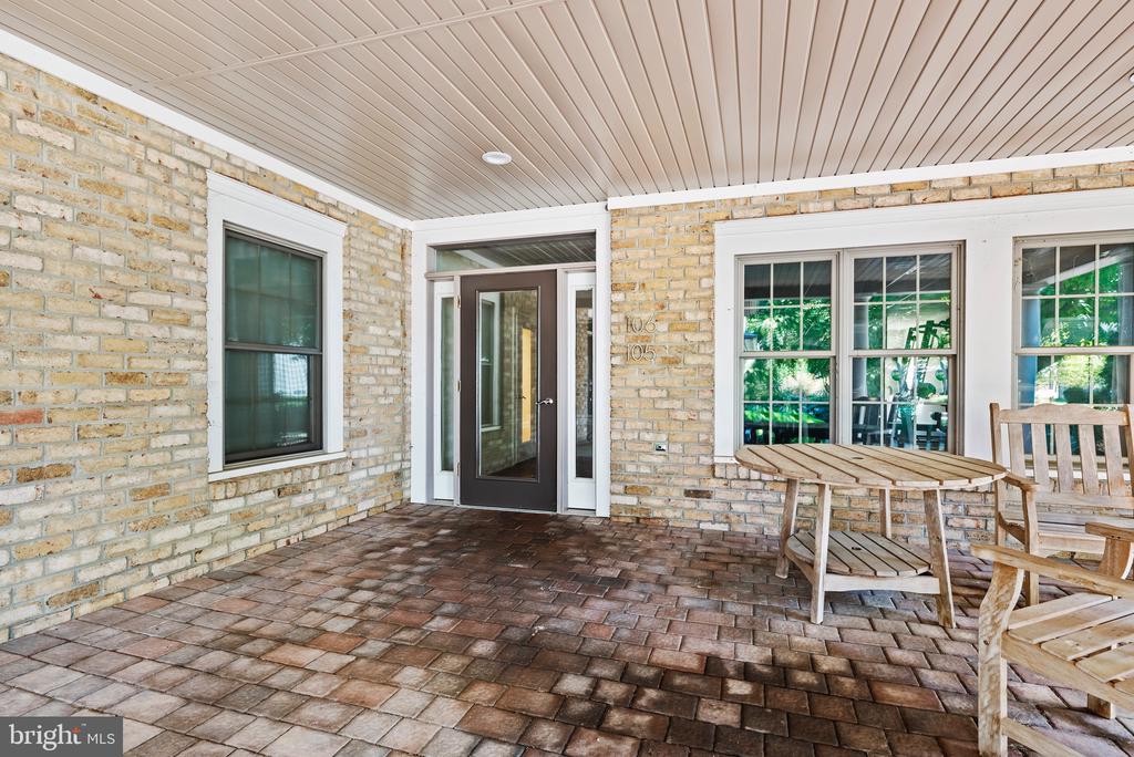 106 High Pointe Dr