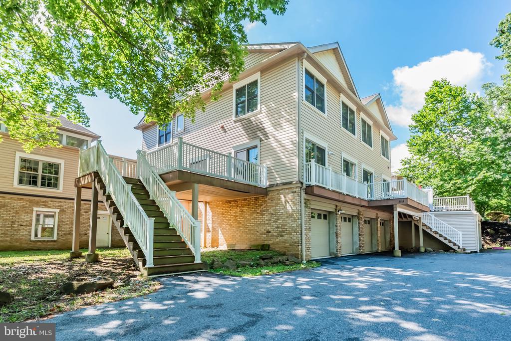 106 High Pointe Dr