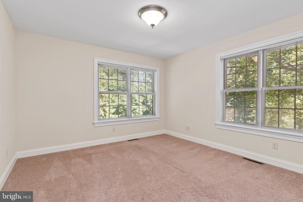 106 High Pointe Dr