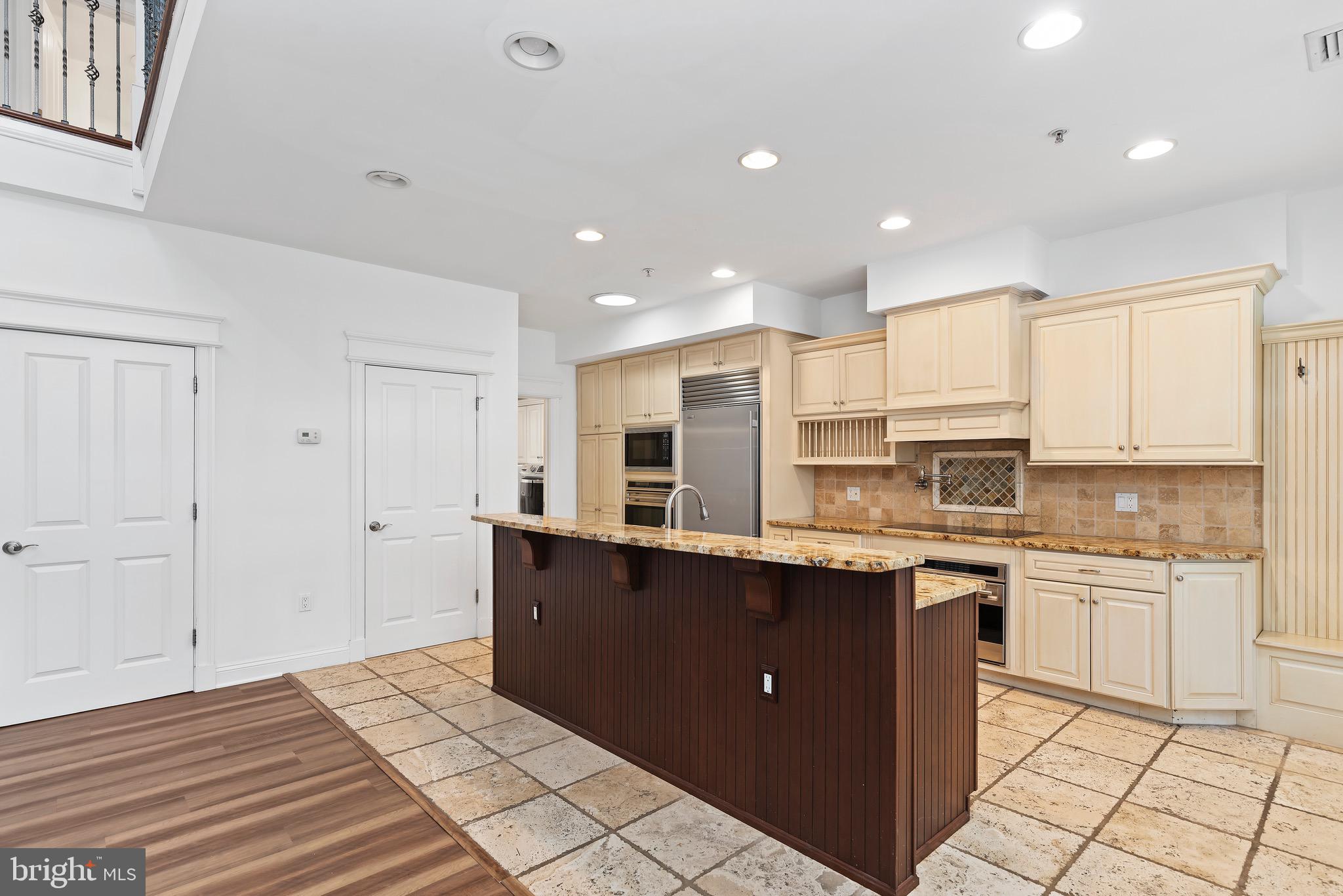 165 High Pointe Dr