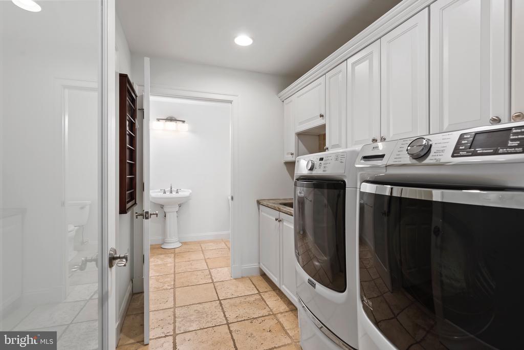 165 High Pointe Dr