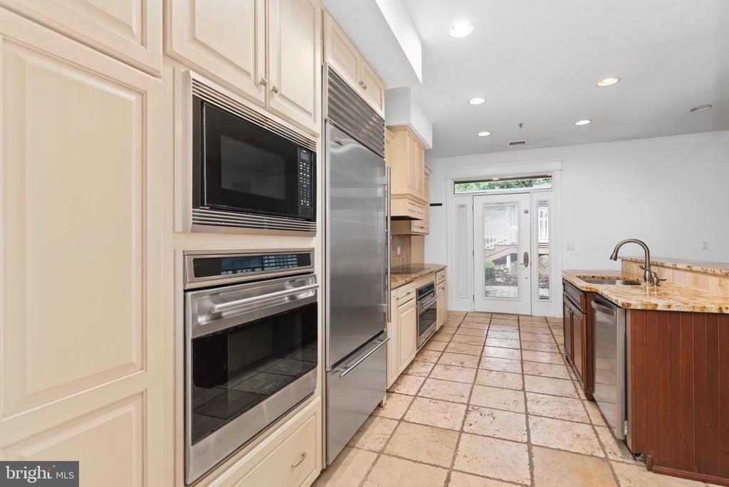 165 High Pointe Dr