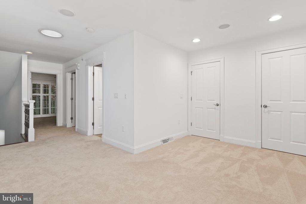 165 High Pointe Dr