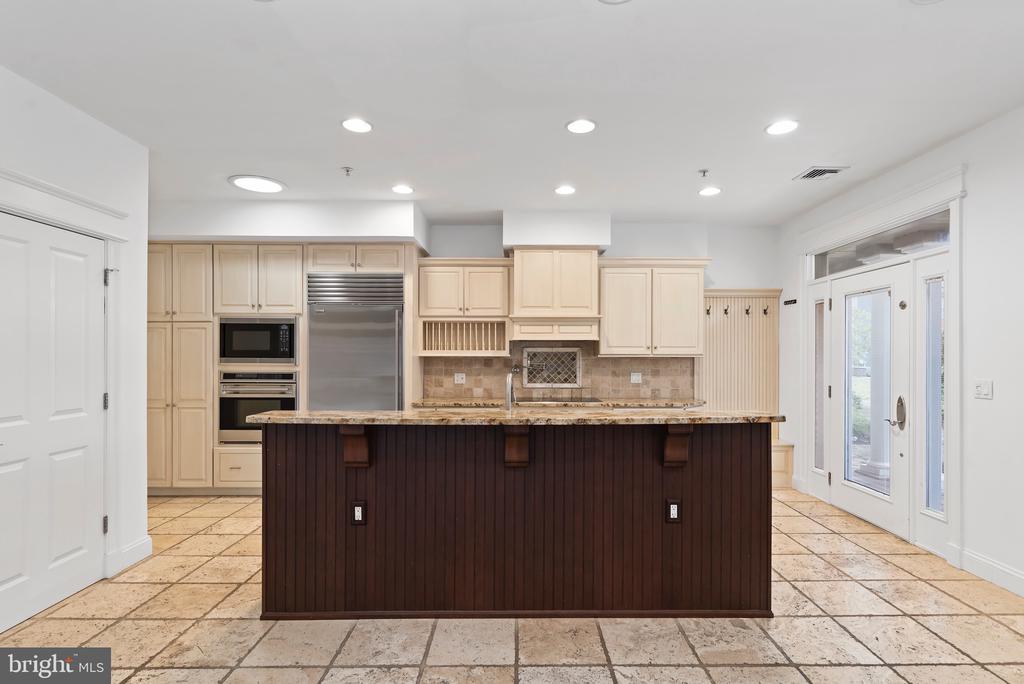 165 High Pointe Dr