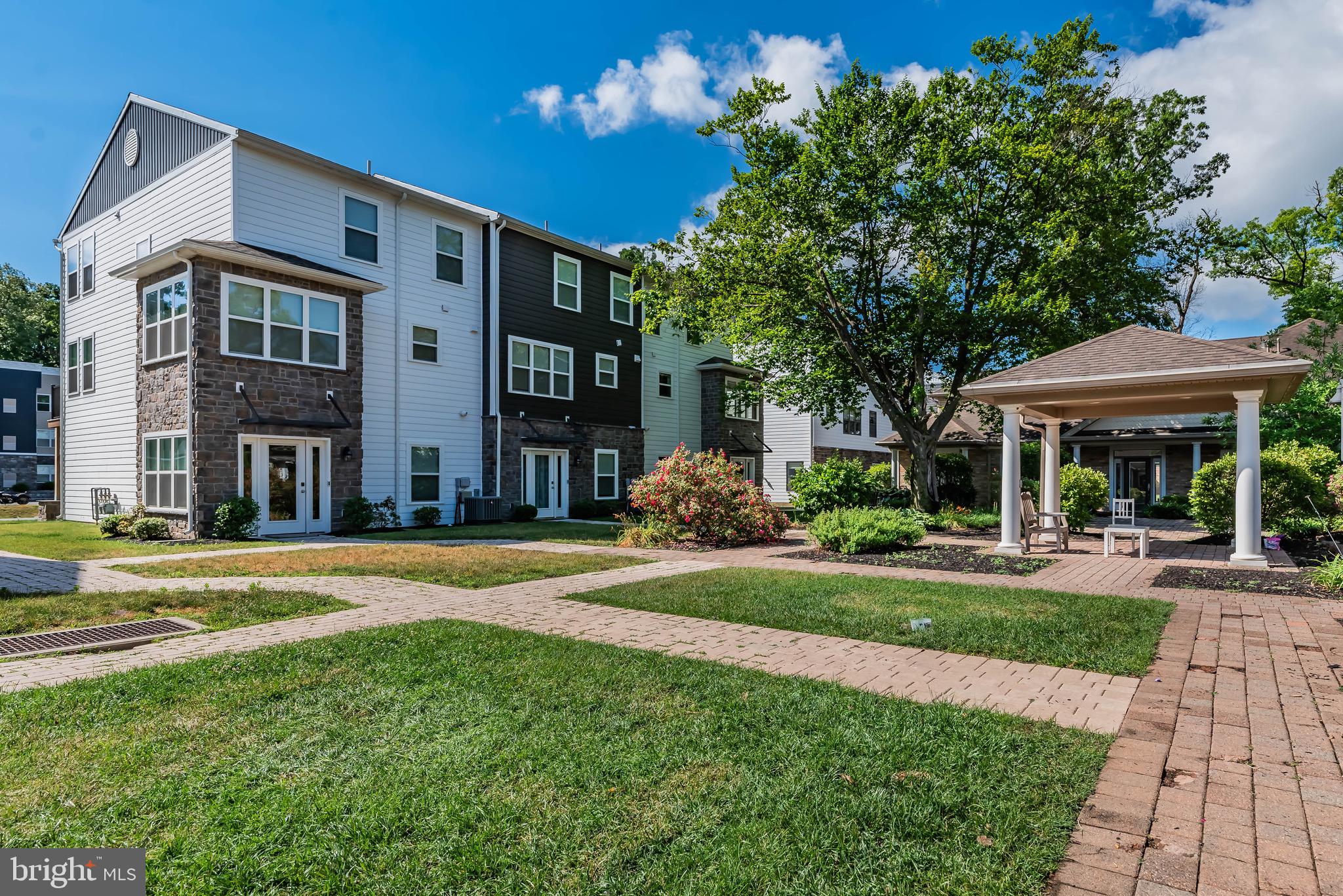 165 High Pointe Dr