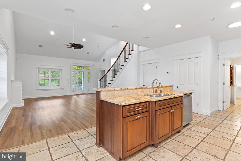 165 High Pointe Dr