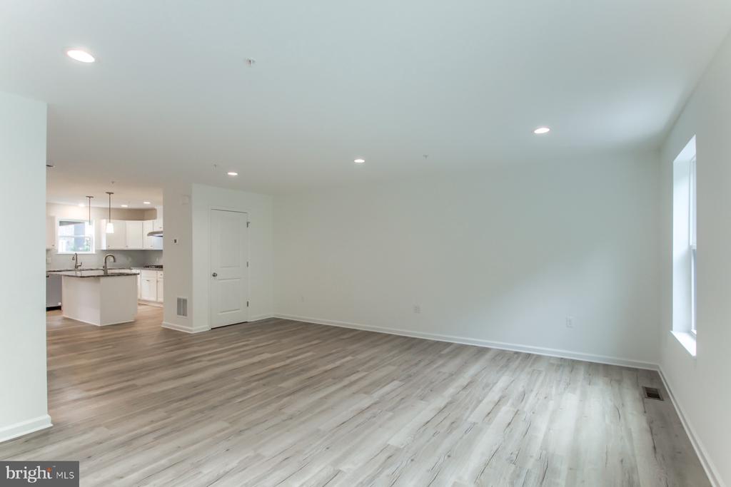 148 High Pointe Dr #27