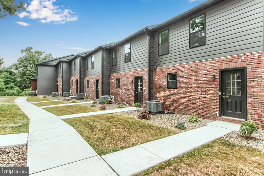 148 High Pointe Dr #27