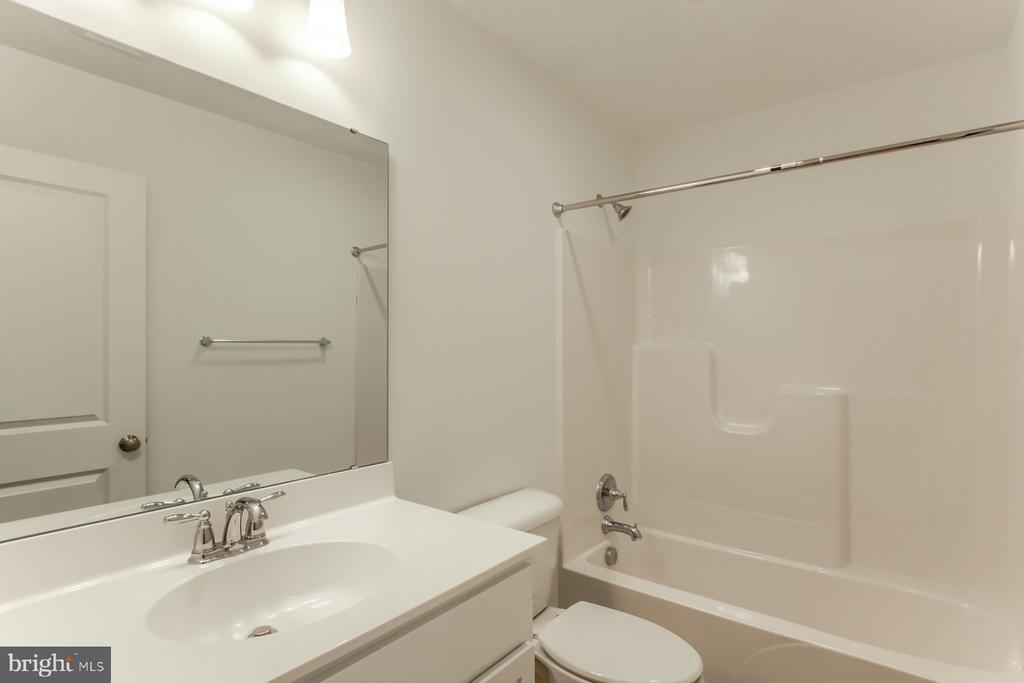 148 High Pointe Dr #27