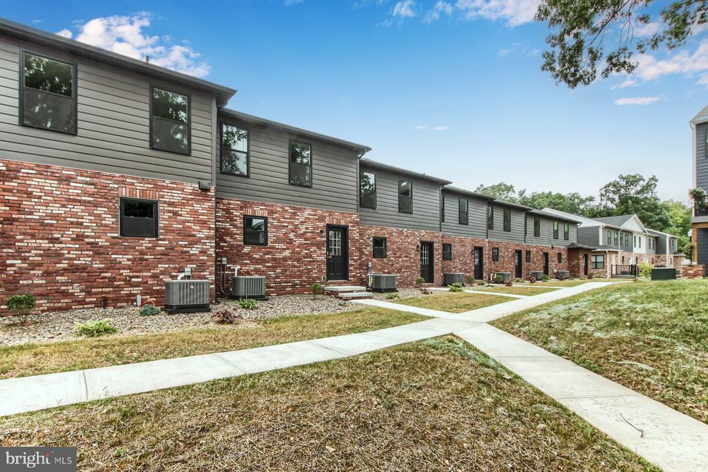 148 High Pointe Dr #27