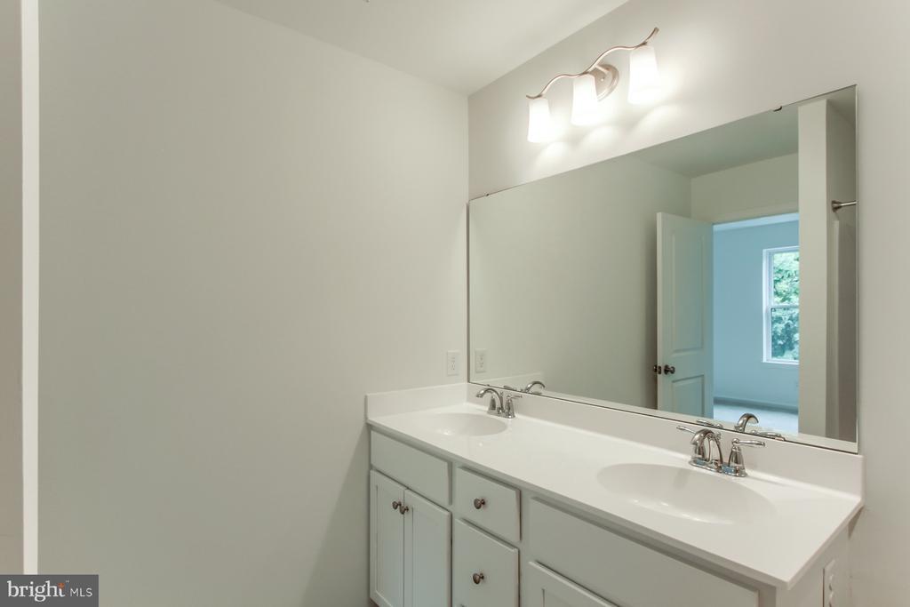148 High Pointe Dr #27