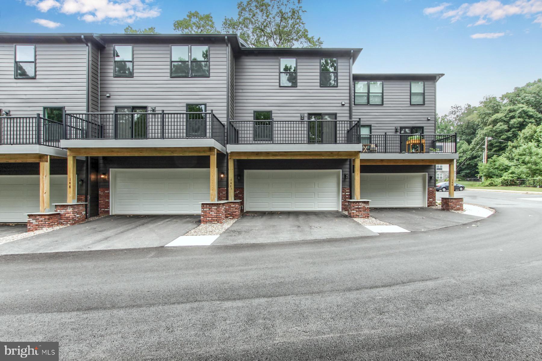 150 High Pointe Dr #25