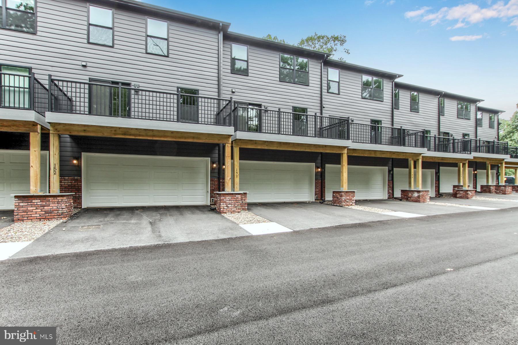 150 High Pointe Dr #25