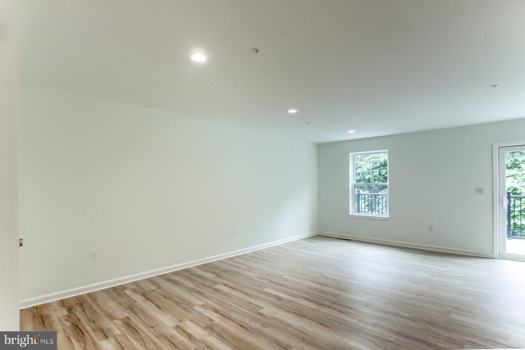 150 High Pointe Dr #25