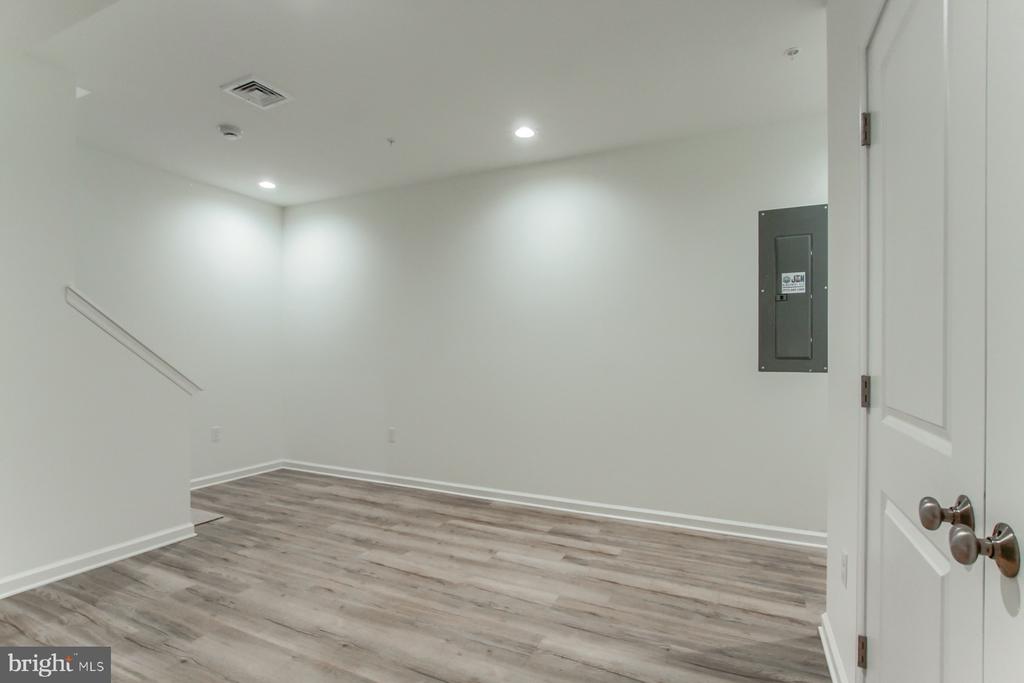 150 High Pointe Dr #25