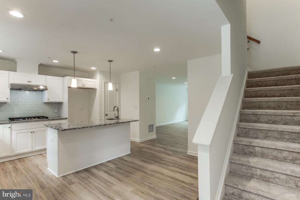 150 High Pointe Dr #25