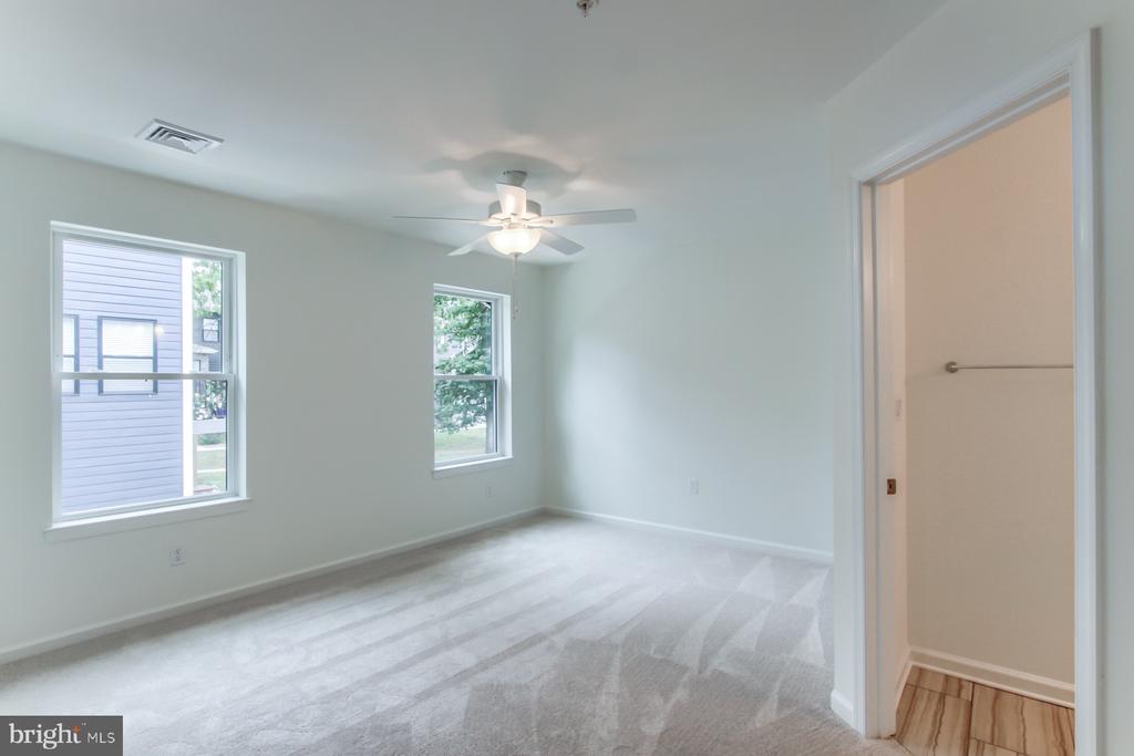 150 High Pointe Dr #25