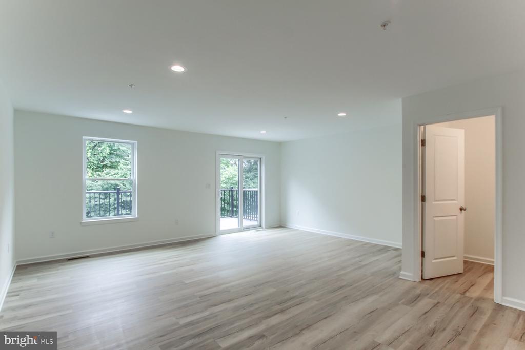150 High Pointe Dr #25