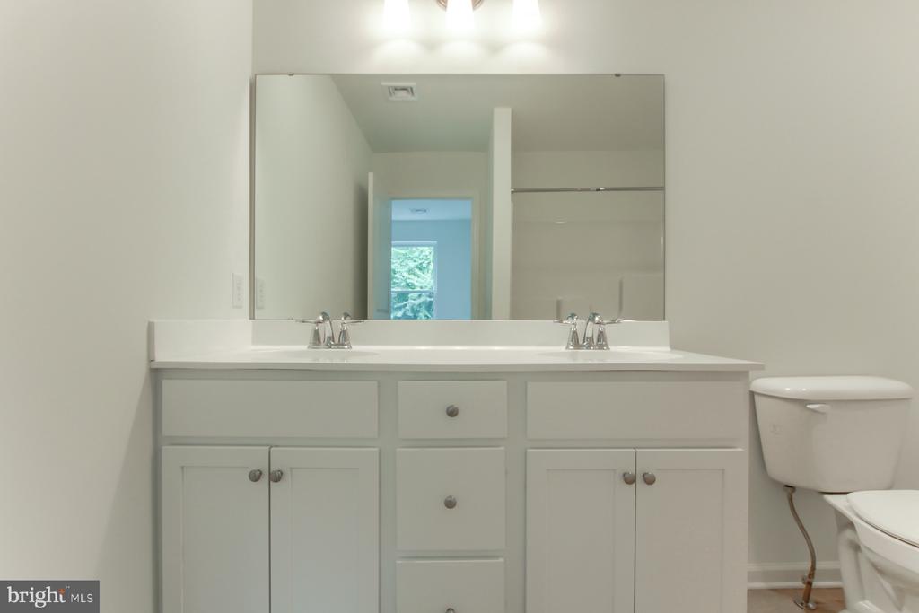 150 High Pointe Dr #25