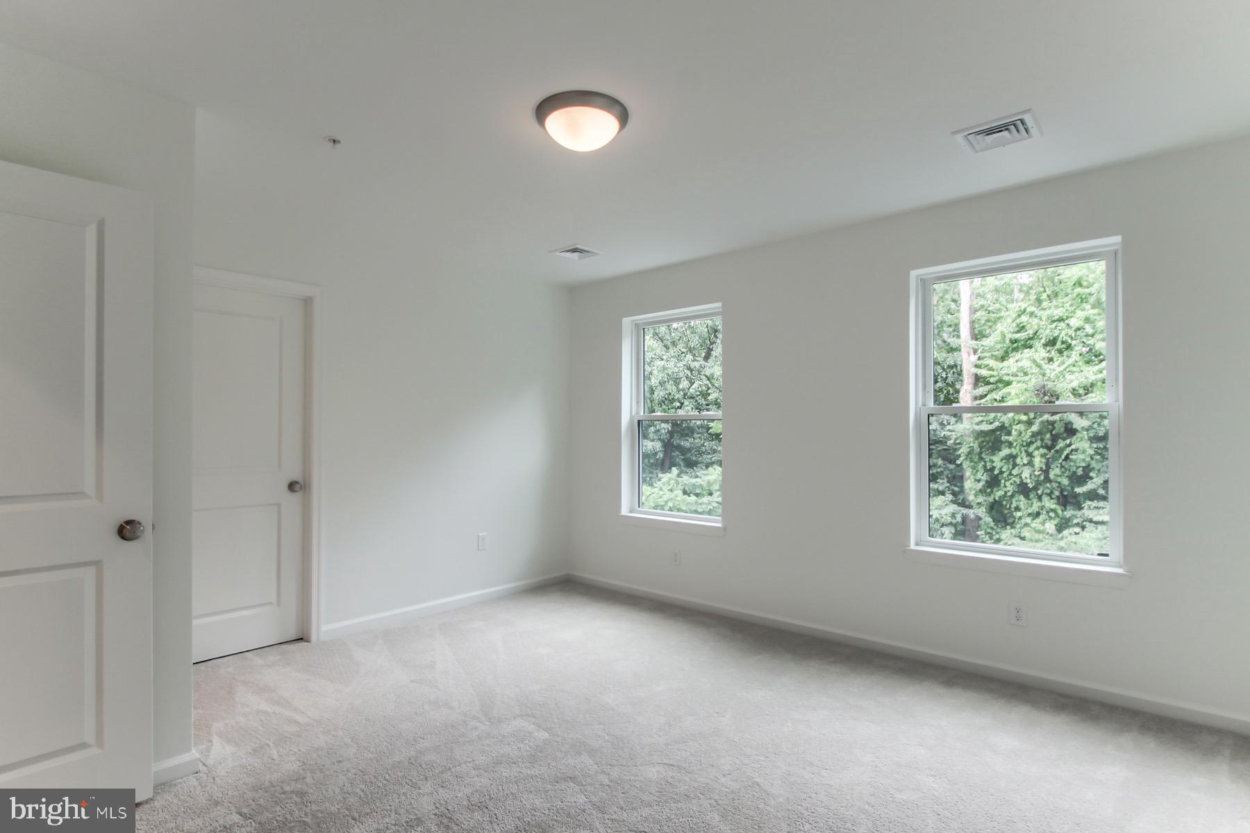 150 High Pointe Dr #25