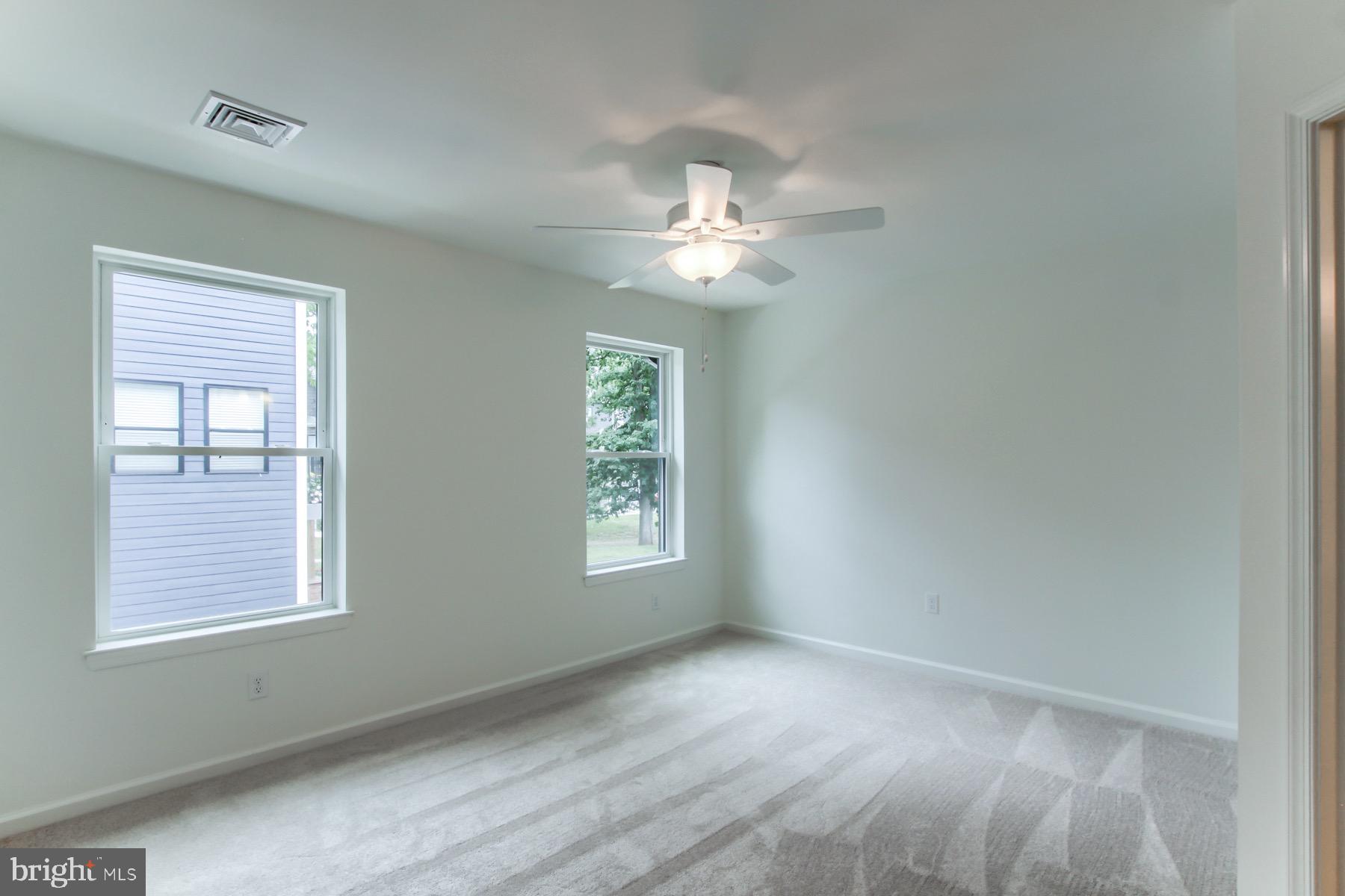 150 High Pointe Dr #25