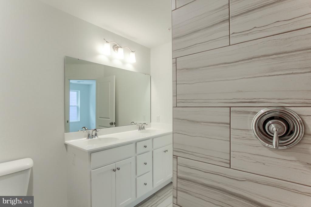 150 High Pointe Dr #25