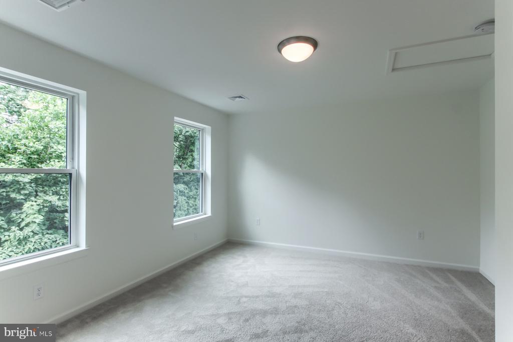 150 High Pointe Dr #25