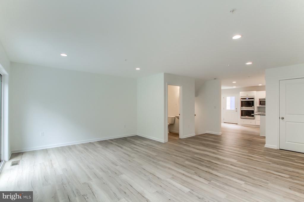 150 High Pointe Dr #25
