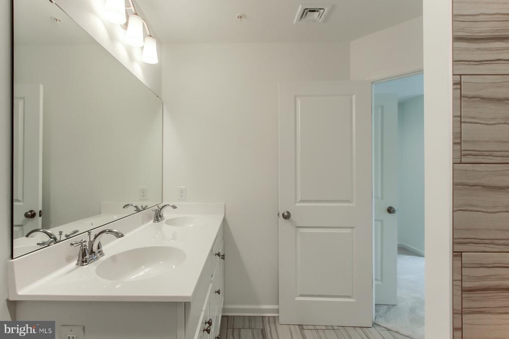 151 High Pointe Dr #24