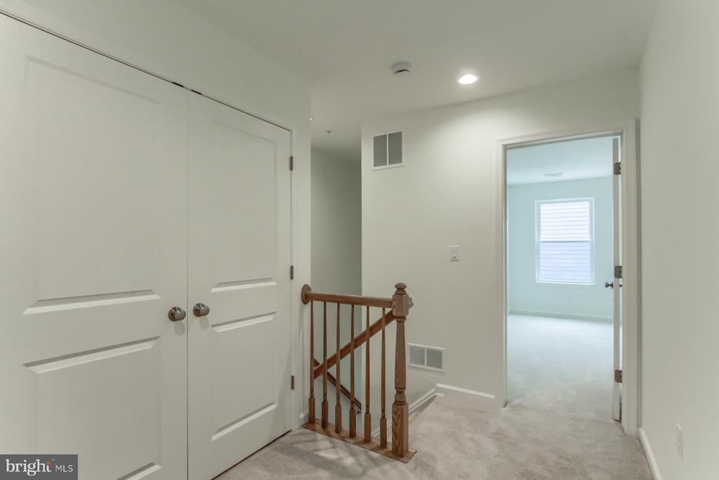151 High Pointe Dr #24