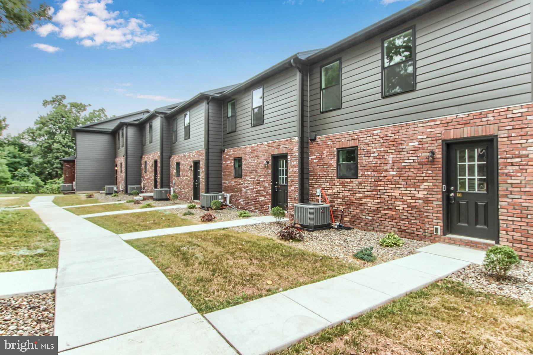 151 High Pointe Dr #24