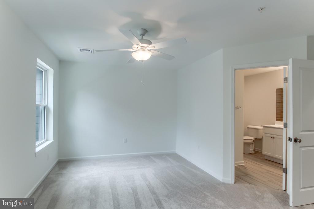 151 High Pointe Dr #24
