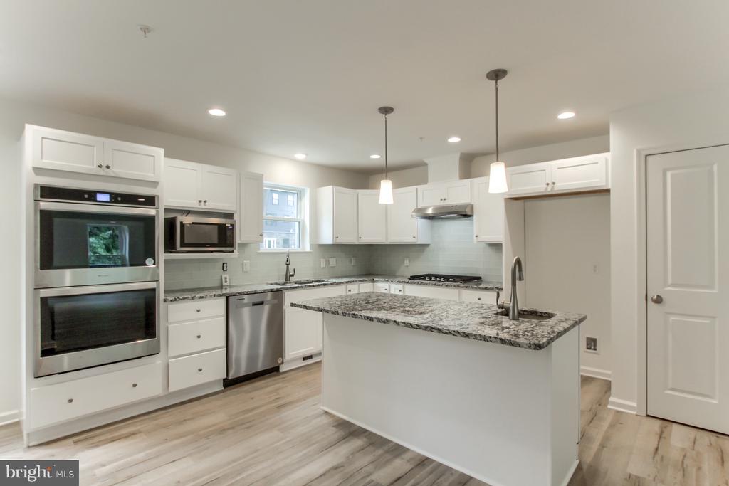 151 High Pointe Dr #24