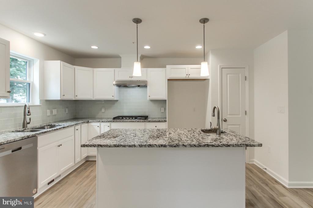 151 High Pointe Dr #24