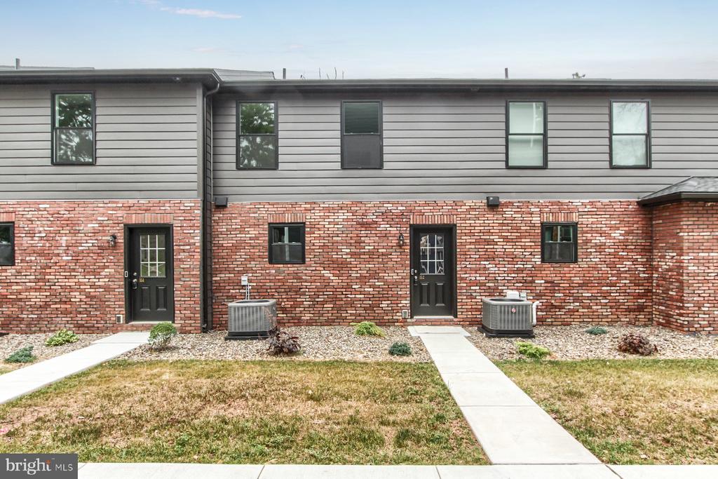 151 High Pointe Dr #24