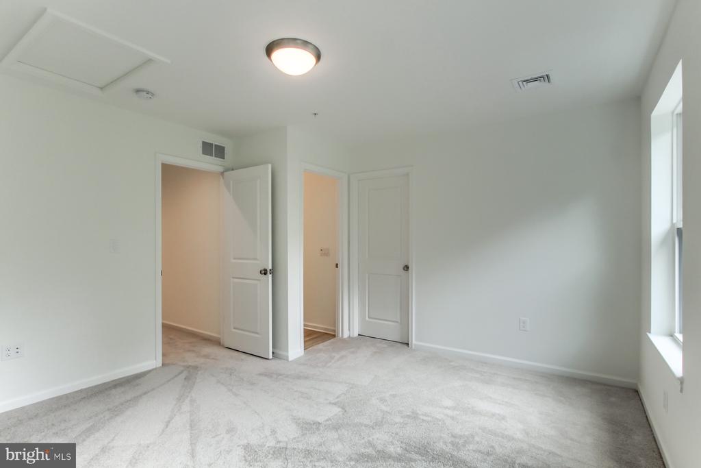 151 High Pointe Dr #24