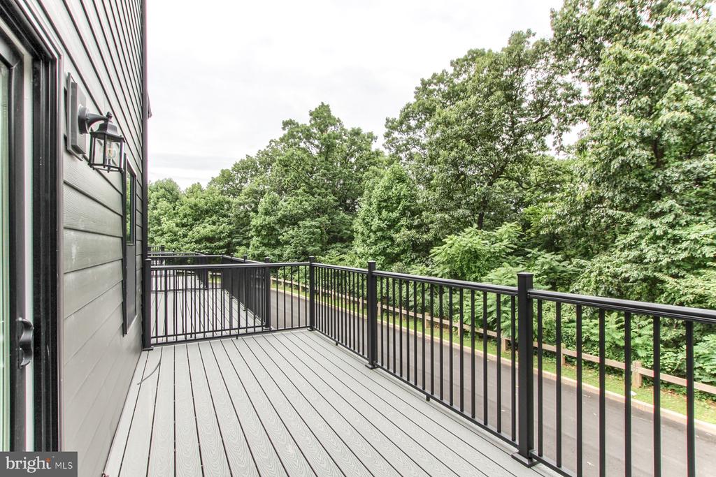 151 High Pointe Dr #24