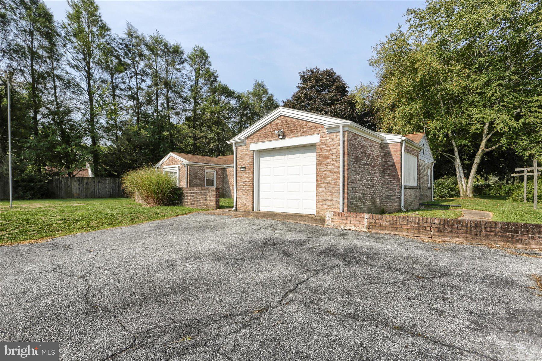 1704 Colonial Rd