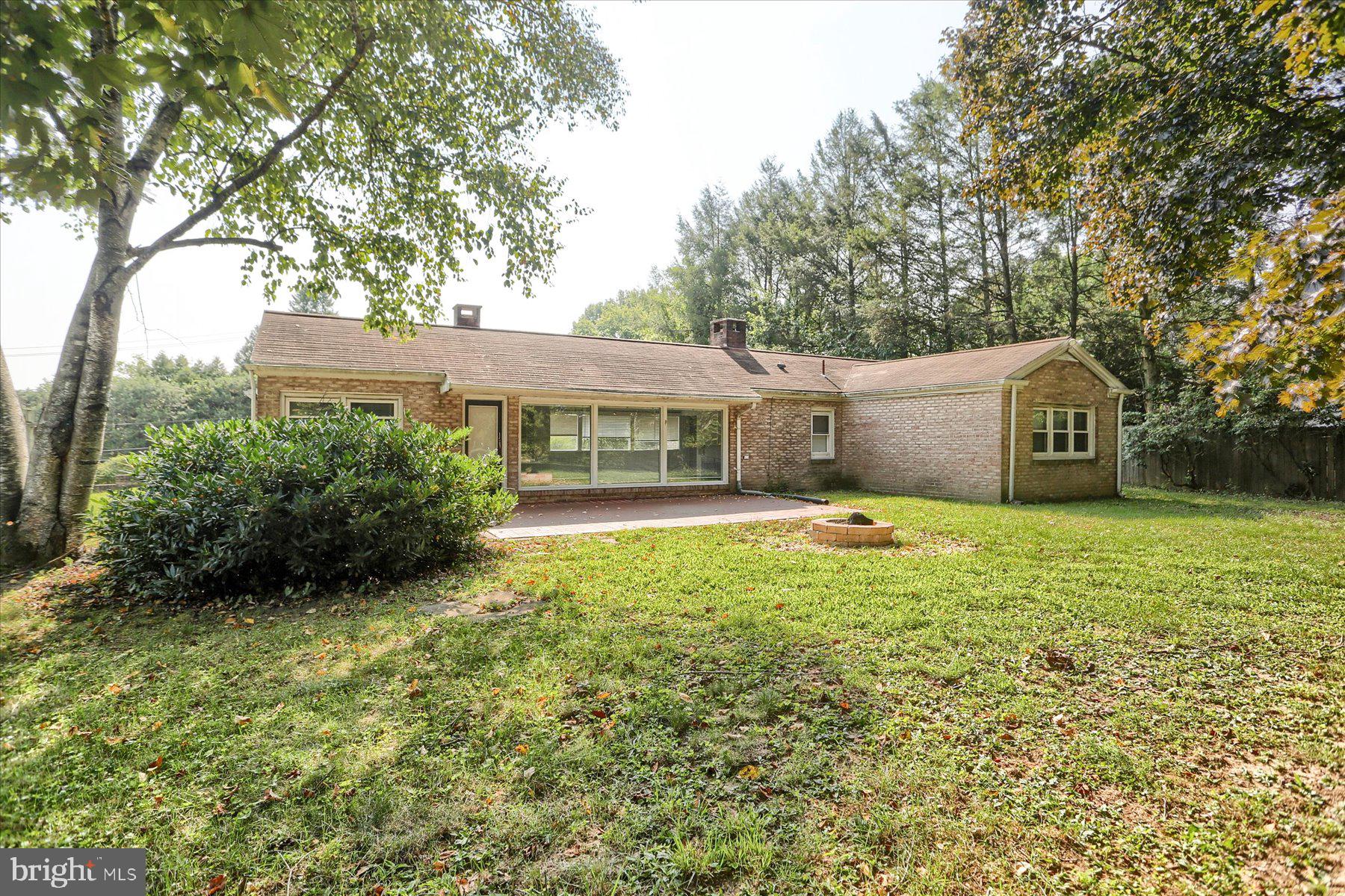 1704 Colonial Rd