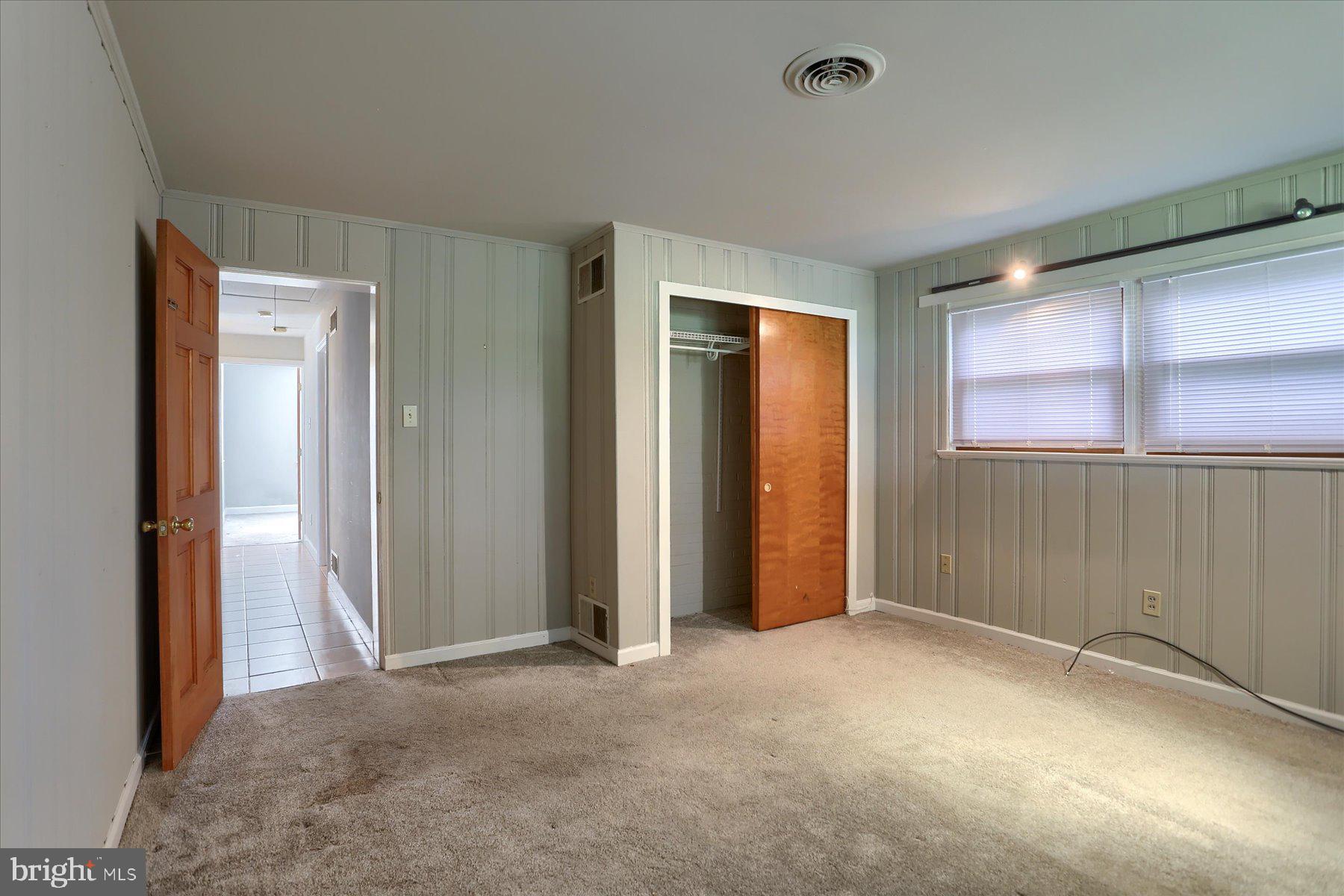1704 Colonial Rd