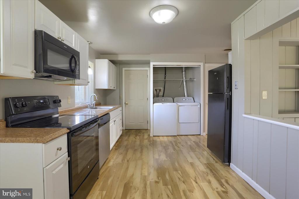 1704 Colonial Rd