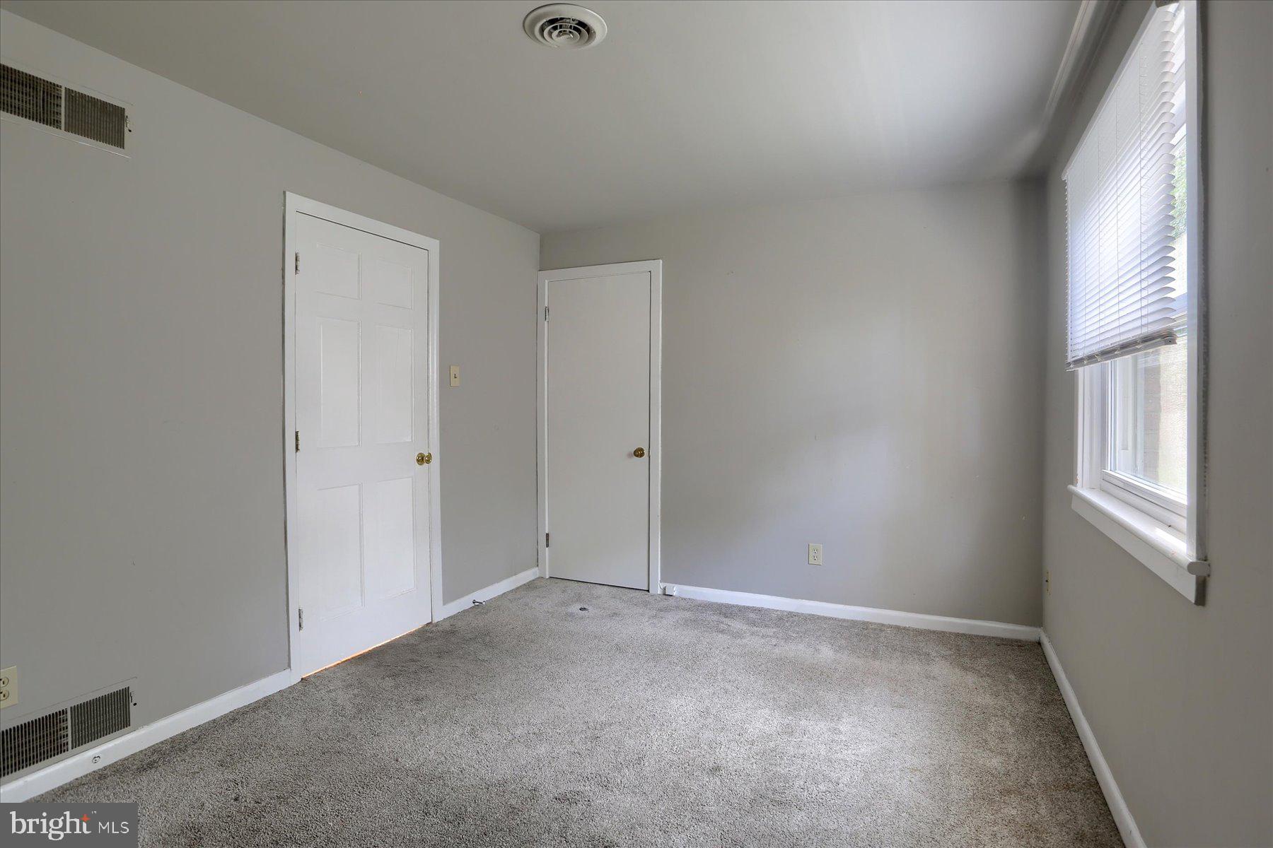 1704 Colonial Rd