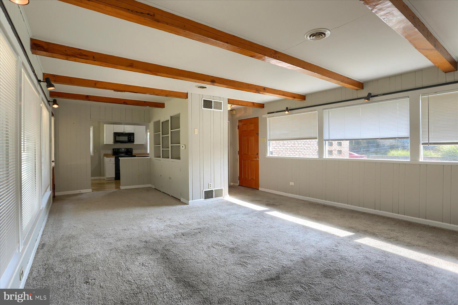 1704 Colonial Rd